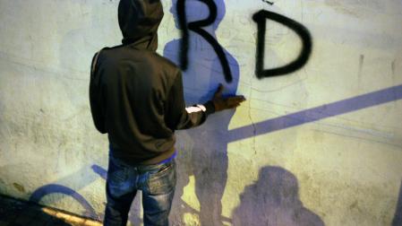 Abren la posibilidad de juzgar a miembros de bandas latinas