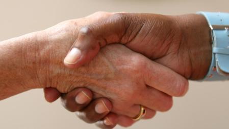 Navarra continuar&aacute; asistiendo a los inmigrantes irregulares