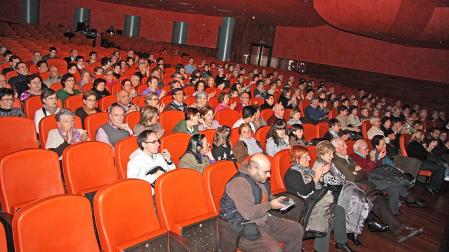 El Teatro Gaztambide de Tudela fue escenario  de un concierto para ayudar a la Asociación de Apoyo a Niños con Cáncer de Navarra y sus familias, Adano. El recital contó con las actuaciones del coro juvenil de la Escuela ?Julián Gayarre? de Noáin, el coro Gure Abestiak Abesbatza de Pamplona y Mendi Abesbatza de Santesteban. El público ribero, concienciado con la labor de la asociación, respondió positivamente a esta iniciativa que aunó música y solidaridad.