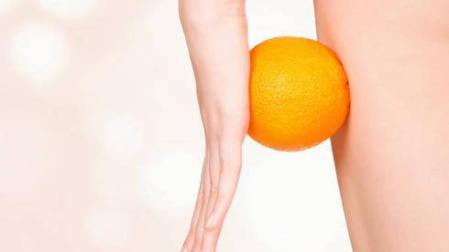 A diferencia de la celulitis producida por la acumulación de grasas (la famosa piel de naranja) hay otra que se debe a la inflamación de los tejidos conectivos celulares bajo la piel.