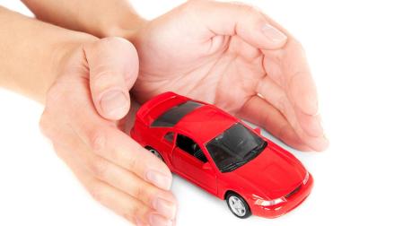 Advierten de las dificultades de los jóvenes para obtener seguro del coche