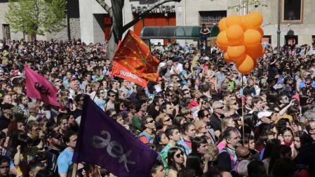 La carrera que recauda dinero para la alfabetización del euskera ha finalizado en el Paseo de Sarasate.