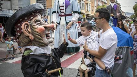 Despedida en Noáin de la Comparsa de Gigantes y Cabezudos