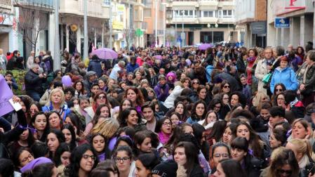 Imágenes de la marcha convocada por la plataforma 8m de la Ribera.