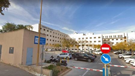 El turista ha sido asistido por una ambulancia del 061, que lo ha trasladado al Hospital Can Misses.