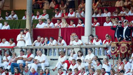 Público asistente a la Plaza de Toros de Pamplona durante la octava corrida de la Feria del Toro 2019 con la ganadería de Miura para los diestros Rafaelillo, Octavio Chacón y Juan Leal.