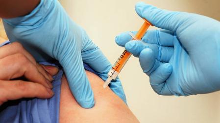 La prevención completa de meningitis con vacunas costará a las familias 730 € por niño