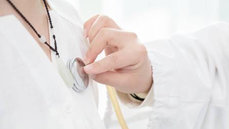 54 médicos colegiados en Navarra se fueron al extranjero en 2019