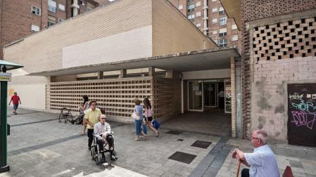 La propiedad del centro de salud de Azpilagaña, objeto de disputa