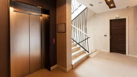 Ascensor en una comunidad de vecinos.