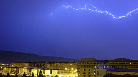 Más de 1.000 rayos se registraron este sábado por la noche en Navarra