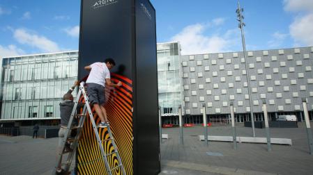 Exterior del Navarra Arena y la Casa del Deporte, antes de su inauguración.