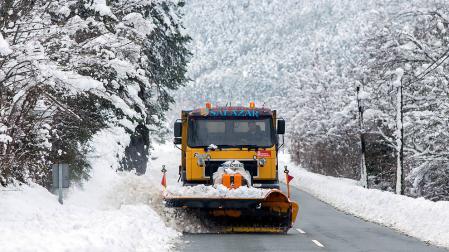 El Gobierno movilizó la pasada noche 100 quitanieves, ante la amenaza de una nueva nevada