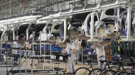 Tras seis semanas de parón, la producción de coches retornó este 27 de abril a Landaben.