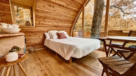 Una de las opciones para dormir en la copa de un árbol en Villanueva de Arce