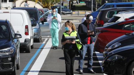 La zona de hospitales permite el aparcamiento en zona azul y también en naranja
