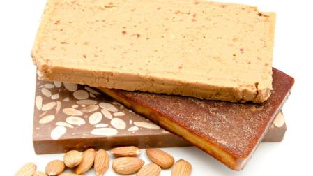 Varias tabletas de turrón