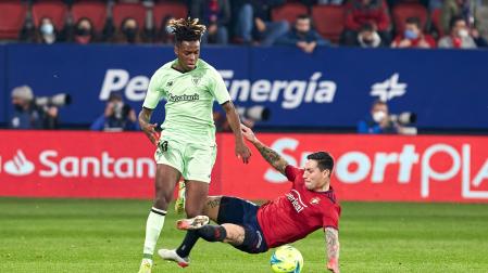 La entrada del Chimy a Nico Williams en el Osasuna-Athletic
