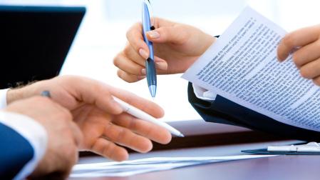 Firma de un contrato de trabajo