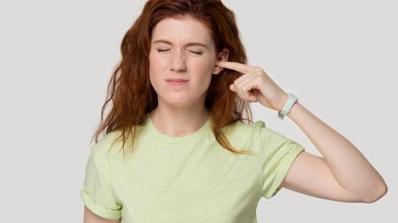 El tinnitus provoca ruidos, zumbidos, pitidos o sensación de pulsación en el oído.