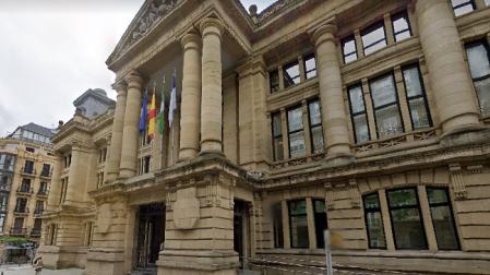 Fachada de la Audiencia Provincial de Guipúzcoa