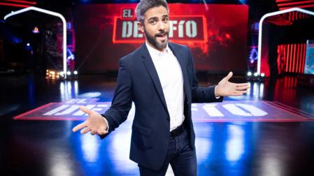 Roberto Leal es el encargado de presentar el programa de televisión 'El Desafío', en Antena 3