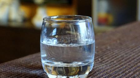 La hostelería y restauración tendrán que ofrecer "siempre" a los consumidores o usuarios de sus servicios la posibilidad de beber agua no envasada de grifo