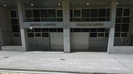 Imagen de la entrada a la Audiencia Provincial de Bizkaia