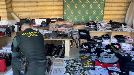 Vídeo de la ropa falsificada incautada por la Guardia Civil