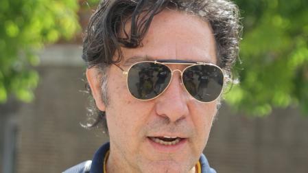 El actor Luis Lorenzo sale del juzgado tras firmar