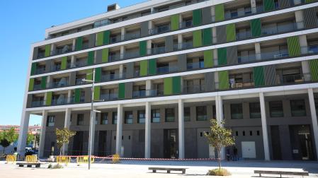 Vista del inmueble afectado, en la plaza Xavier Mina, en el barrio de Arrosadía