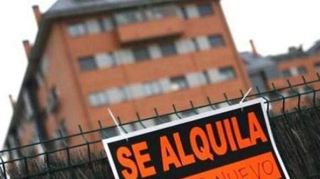 Un cartel de una vivienda en alquiler