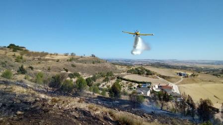 Brigada helitransportada durante el incendio de Arróniz