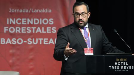 El vicepresidente Javier Remírez, durante su intervención en la jornada organizada por el Gobierno de Navarra para abordar el reto de la gestión de los incendios forestales