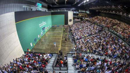 Aspecto del frontón del Navarra Arena en la pasada final Manomanista entre Laso y Ezkurdia