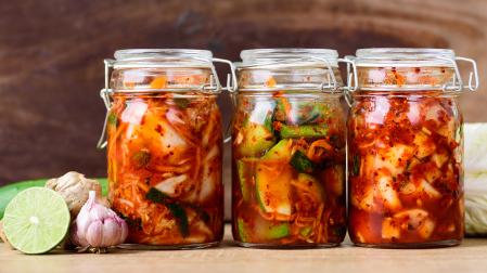 Alimentos como el kimchi son excelentes para incluir en una dieta psicobiótica