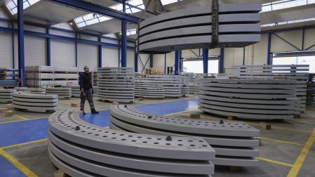 A* Jesús Garzaron
T* BARRANQUESA, empresa que fabrica cimentaciones para molinos eólicos.
F* 2022_11_09
L* Polígono Industrial Comarca 2, Esquiroz, Navarra