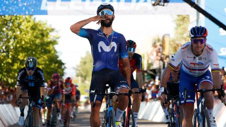 Fernando Gaviria celebra la primera victoria del Movistar