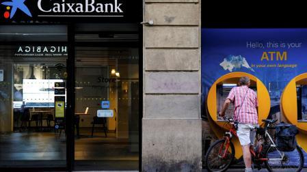 Una oficina de Caixabank en Barcelona