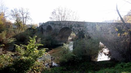Puente de San Pedro sobre el río Arga