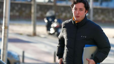 Francisco Nicolás Gómez Iglesias, el Pequeño Nicolás, a su llegada al juicio celebrado este lunes en la Audiencia de Madrid