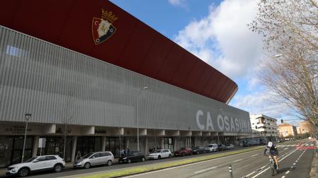 Una vista del exterior del estadio desde la calle Sadar, donde se procederá a la ampliación de la tienda y a la creación del museo en 2024