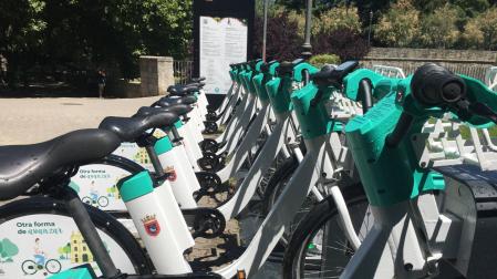 Imagen de archivo de un punto del servicio de bicicletas eléctricas Ride On