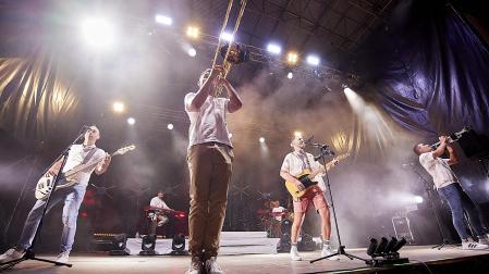 Concierto de En Tol Sarmiento (ETS) en la Plaza del Castillo.
