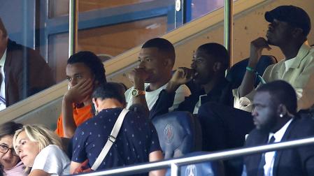 Mbappé junto a Ousmane Dembele en el primer partido del PSG en Ligue 1
