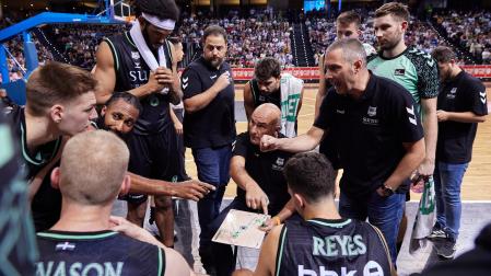 Surne Bilbao Basket y Real Madrid disputaron un amistoso en el pabellón Navarra Arena en la cita del baloncesto