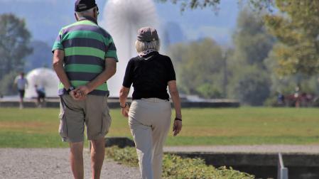 Una exposición de al menos 30 minutos en las primeras horas de la mañana, de 9.00 a 11.00 horas, aporta muchos beneficios a los mayores de 60 años