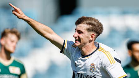César Palacios Pérez celebra el gol de la victoria del Real Madrid juvenil