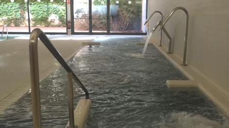 El balneario urbano de Iturrama, situado en el edificio de Civivox de la calle Esquíroz