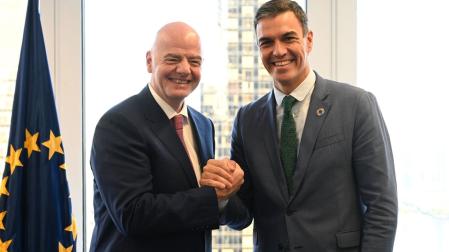 Gianni Infantino, presidente de la FIFA, junto a Pedro Sánchez en su reunión celebrada en Nueva York (EEUU) el pasado 20 de septiembre de 2023